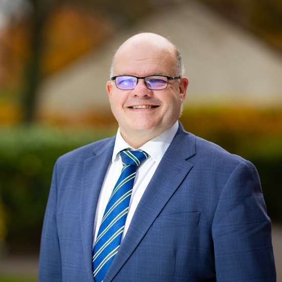 Dr Andrew King