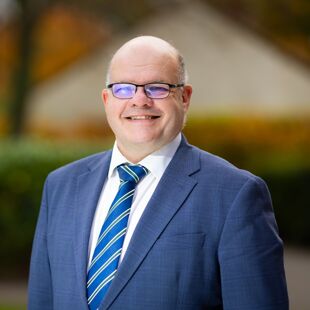 Dr Andrew King