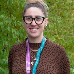 Mrs Cassie Davis Image