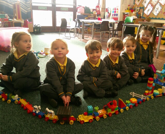 Upper Kindergarten Construction Topic - Working Together Image