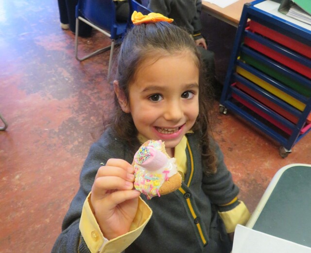 EYFS & Infants make Melted Snowman Biscuits Image