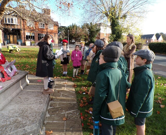 6M visit Loughton War Memorial Image