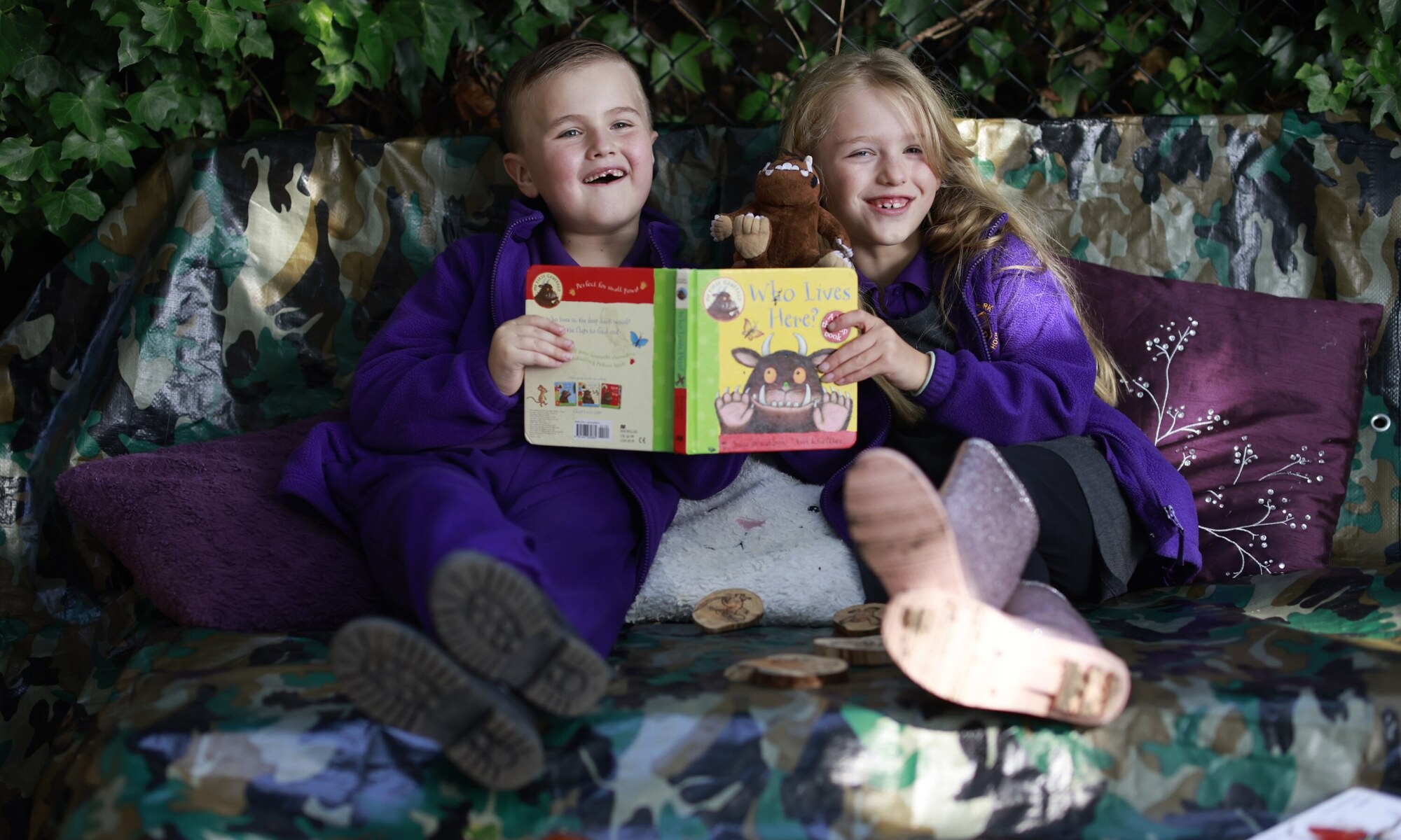 Holland Park Primary School - 2 pupils reading outside