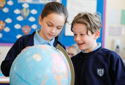 d2 3423 classroom geography globe
