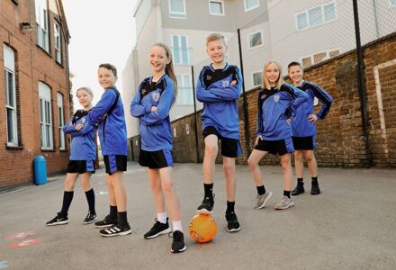 d2 3500 playground football group smile